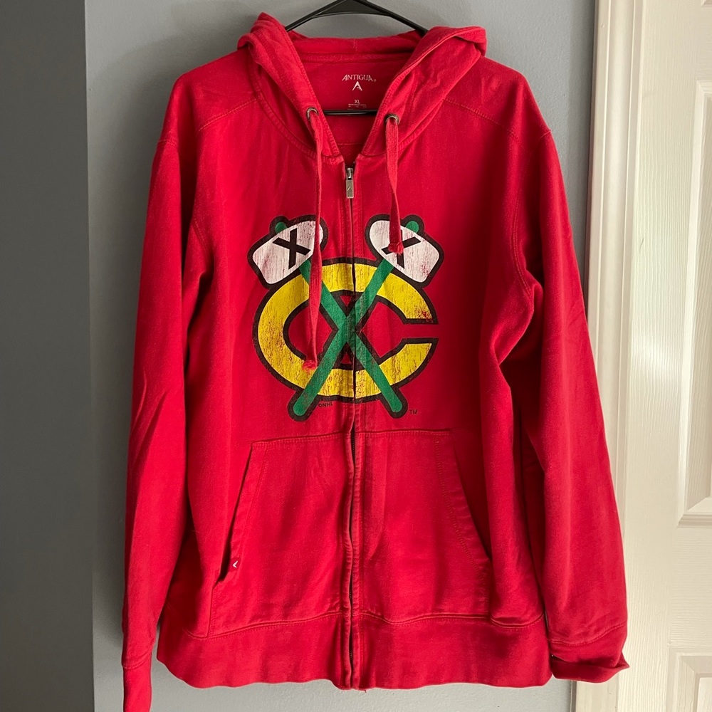Blackhawks zip up